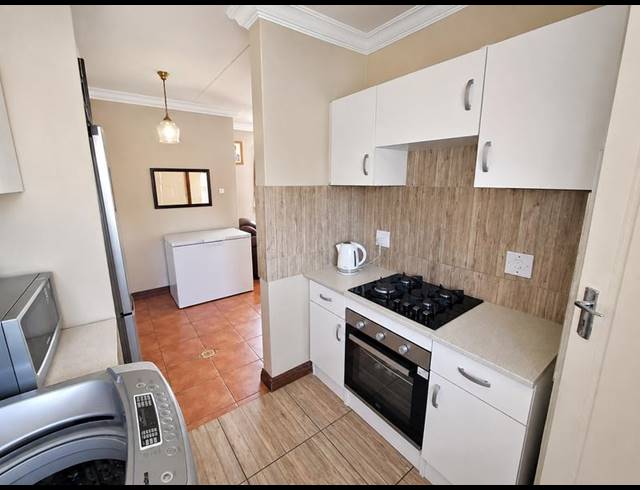 2 BEDROOM HOUSE FOR SALE IN HEUWELOORD